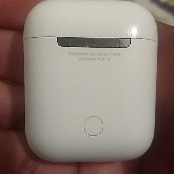 Apple Airpods - Picture 2 of 4